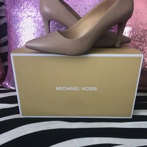 COPY - Michael Kors Dorothy Flex Pump Size 7